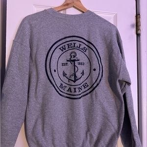M woman’s sweatshirt